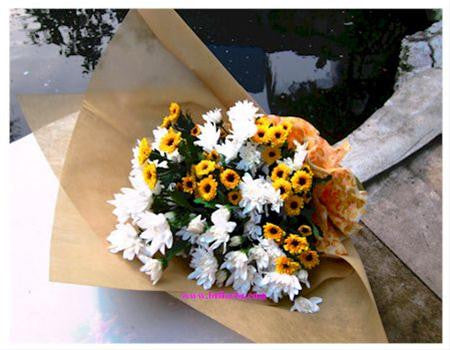 Sympathy Bouquet        - WRE9038