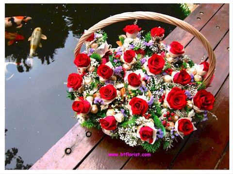 Rose & Chocolate Basket  - FLB5012val