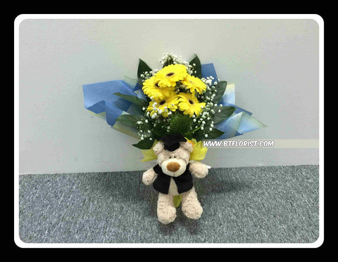 Graduation Bear w Fresh Flower   - BBQ1361